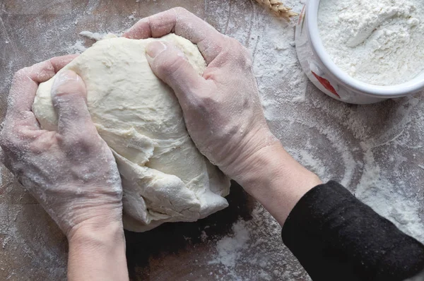 Zelfgebakken brood deeg — Stockfoto