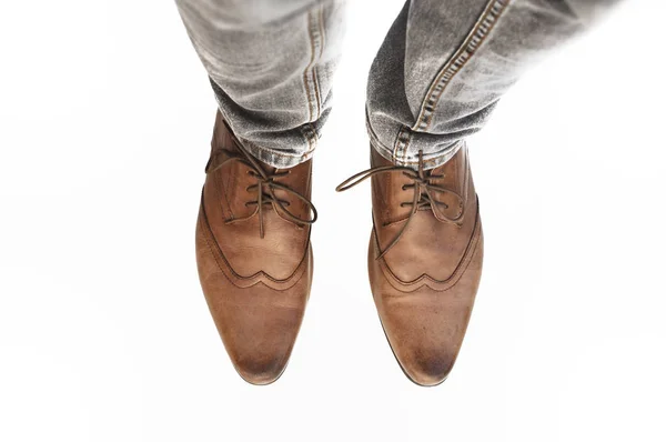 Füße tragen Vintage-Schuhe — Stockfoto