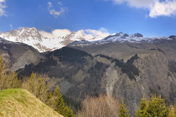 Montanha paisagem na primavera — Fotografia de Stock