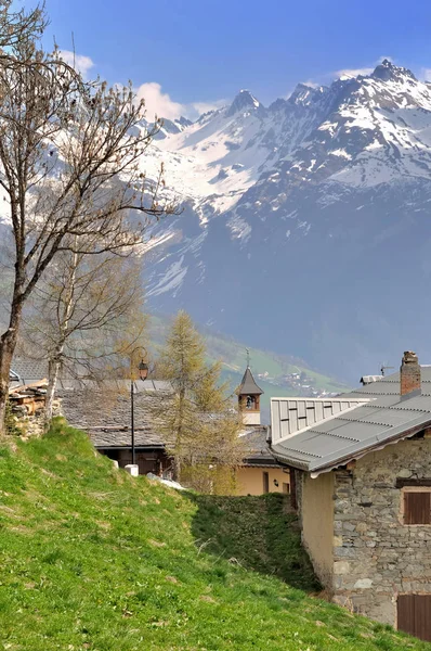 Typical alpine village — Stock Photo, Image