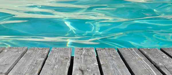 Piso en agua azul — Foto de Stock