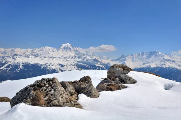 Montaña en la nieve —  Fotos de Stock