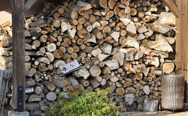 Brandhout voor de winter — Stockfoto