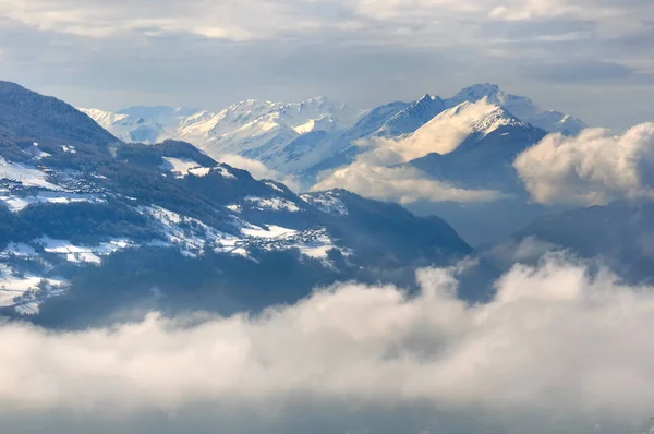 Peak of mountain above the clouds — Stock Photo, Image