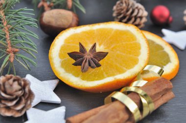 ANIS turuncu bir dilim üzerinde