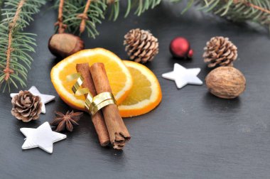 ANIS turuncu bir dilim üzerinde