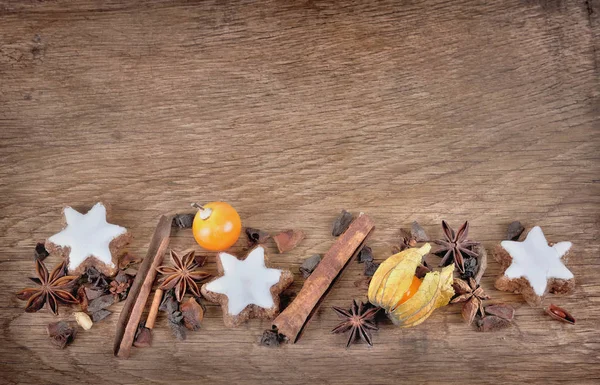 Spices and christmas cookies on a plank — Stock Photo, Image