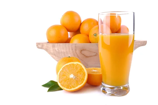 Glas sinaasappelsap met vruchten — Stockfoto
