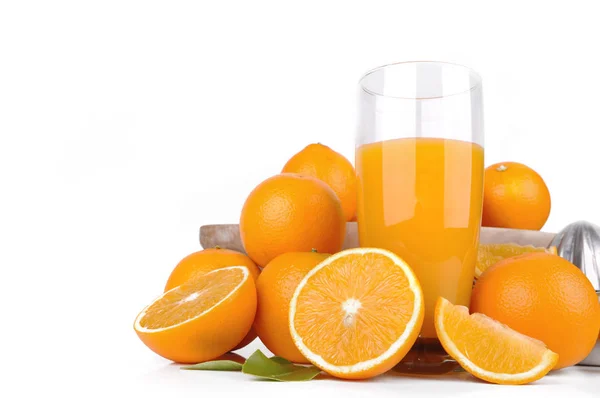 Bir bardak taze portakal suyu. — Stok fotoğraf