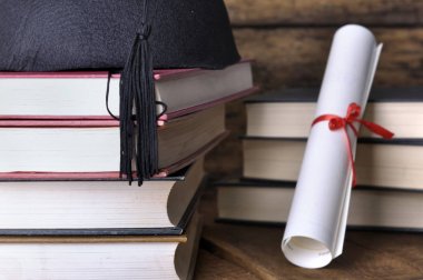 şapka ve kazıklı kitapları ile dilpoma 