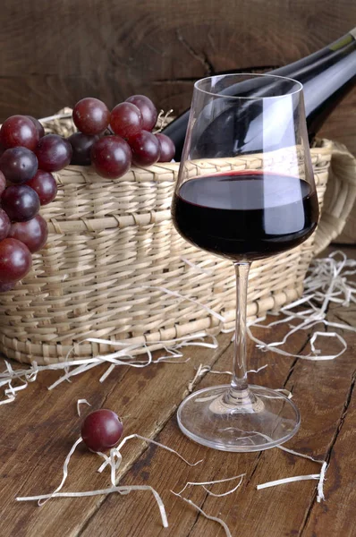 rustik arka planda tatma bardağı