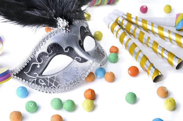 Karnaval maskesi ve cotillons — Stok fotoğraf