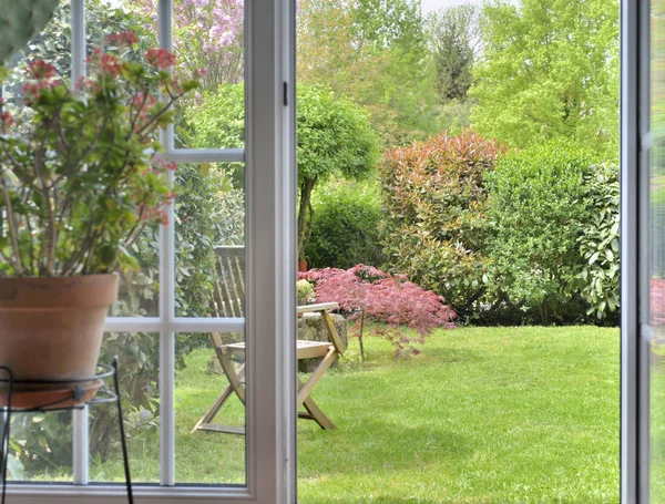 Window opening on ornamental garden — Stock Photo, Image
