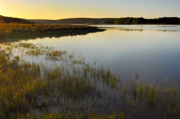 Lac au coucher du soleil — Photo