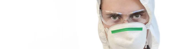 Beyaz Arka Planda Toz Maskeli Koruyucu Gözlüklü Bir Gencin Portresi Stok Resim