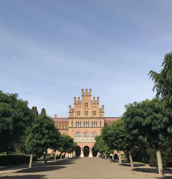 Zahrada Fasáda Národní Univerzitě Chernivtsi Ukrajina — Stock fotografie