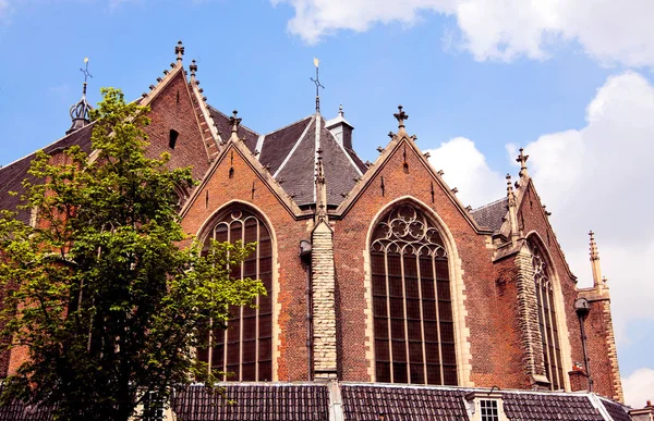 Arquitetura medieval em Amsterdã — Fotografia de Stock