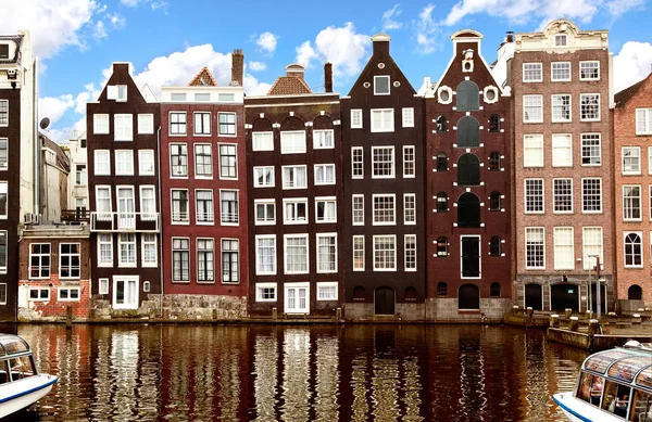 Traditionelle Altbauten in Amsterdam — Stockfoto