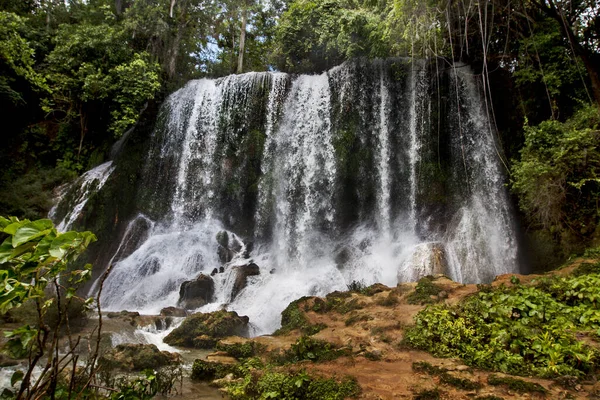 Wasserfall Kaskade Tropischen Regenwald Mit Felsen — Stockfoto