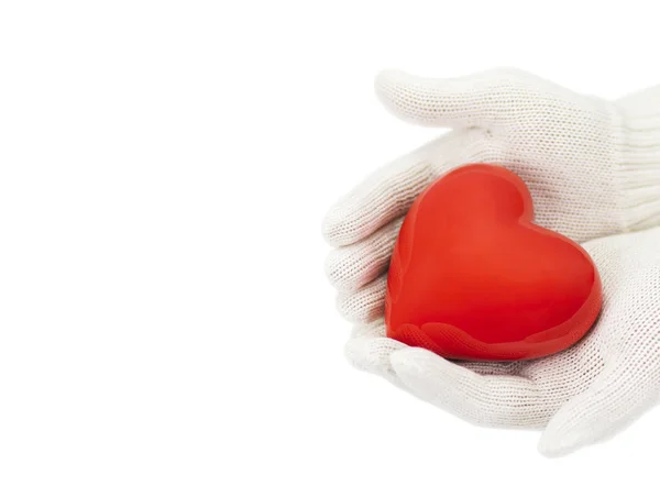 Beyaz sıcak yün eldiven beyaz kırpma yoluyla izole kırmızı kalp — Stok fotoğraf