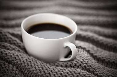 Kahve örme yün arka plan üzerinde 