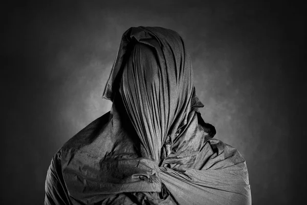 Figură fantomă în întuneric — Fotografie, imagine de stoc