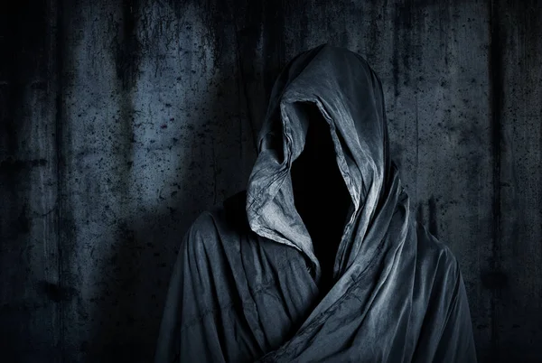 Ghostly figuur in het donker — Stockfoto