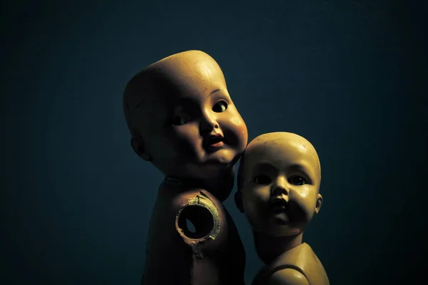 Hátborzongató babák pár — Stock Fotó