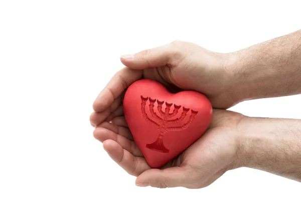 Cuore Rosso Con Menorah Impresso Nelle Mani Dell Uomo — Foto Stock