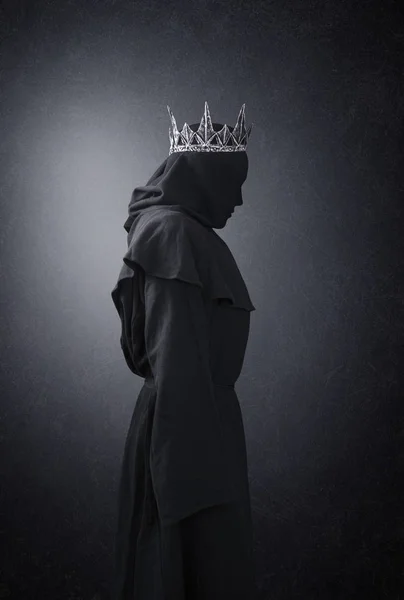 Ghost of a queen or king in the dark