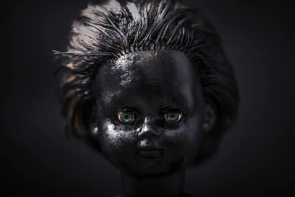 Karanlıktaki Ürkütücü Bebek — Stok fotoğraf