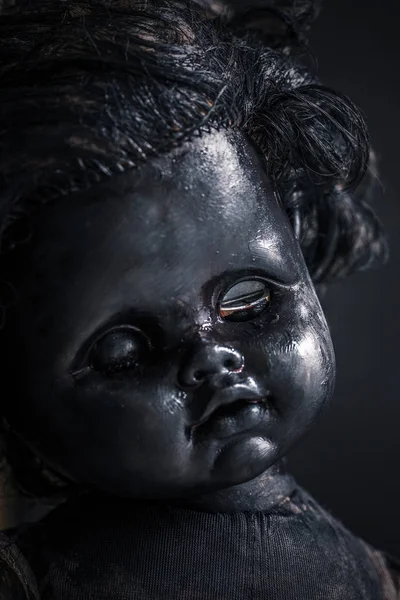Boneca Assustadora Escuro — Fotografia de Stock