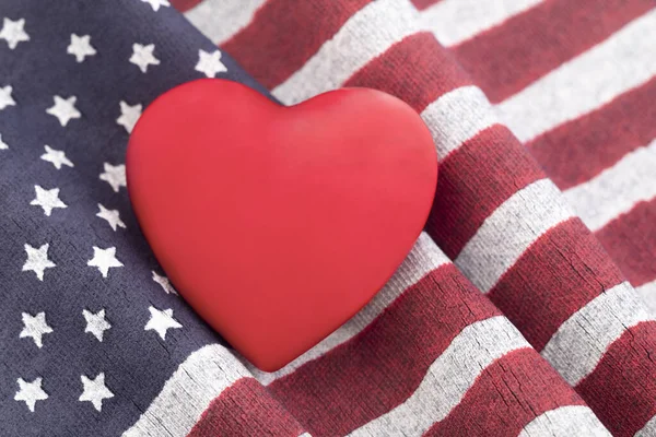 Kırmızı Kalpli Amerikan Bayrağı — Stok fotoğraf