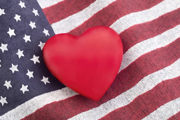 Kırmızı Kalpli Amerikan Bayrağı — Stok fotoğraf