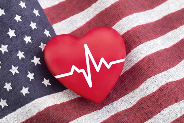 Amerikan Bayrağı Nabzı Atan Kırmızı Kalp — Stok fotoğraf