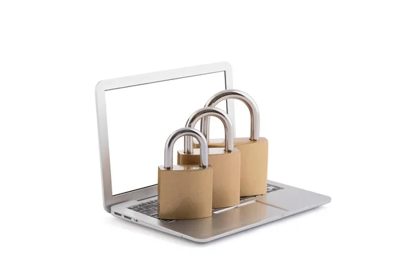 Concetto Sicurezza Informatica Tre Lucchetti Laptop Isolati Bianco Con Percorso — Foto Stock