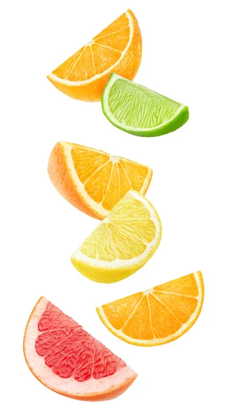 Geïsoleerde vallende citrus stukken — Stockfoto