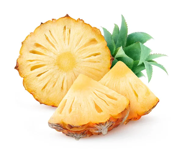Изолированные кусочки ананаса — стоковое фото