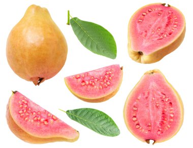 İzole edilmiş sarı, pembe, etli guava parçaları.