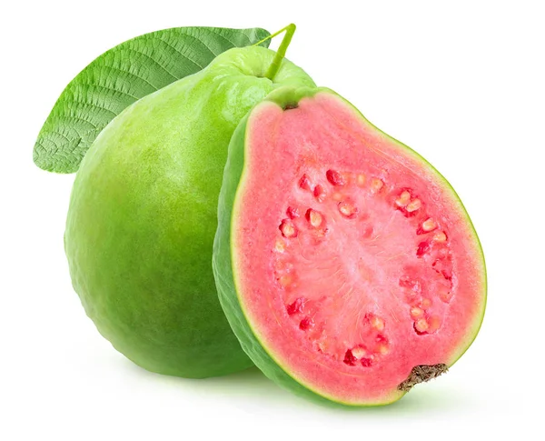 Pembe etli, yalıtılmış yeşil guava. Bir bütün meyve ve yarım izole beyaz arka planda kırpma yolu ile