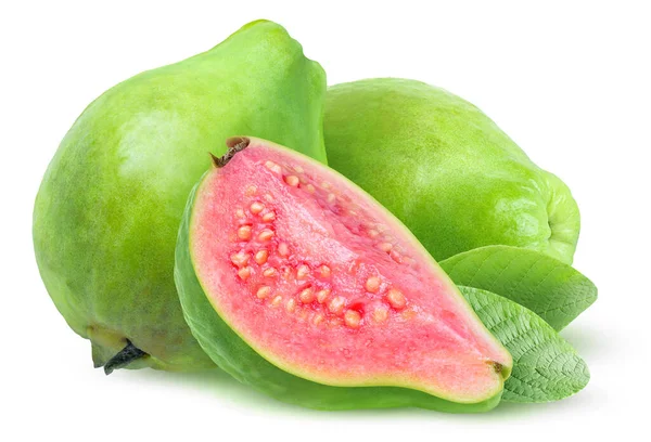 Geïsoleerde Guave Vruchten Drie Groene Guaves Met Roze Vlees Geïsoleerd — Stockfoto