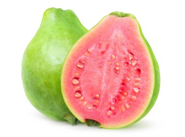 İzole edilmiş yeşil guava. Bir guava meyvesi ve beyaz arka planda yarı soyutlanmış pembe bir et parçası.