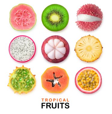 İzole edilmiş tropikal meyve dilimleri. Guava, kivi, liçi, ejderha meyvesi, mangosteen, ananas, boynuzlu kavun, papaya ve çarkıfelek meyveleri beyaz arka planda izole edilmiş.