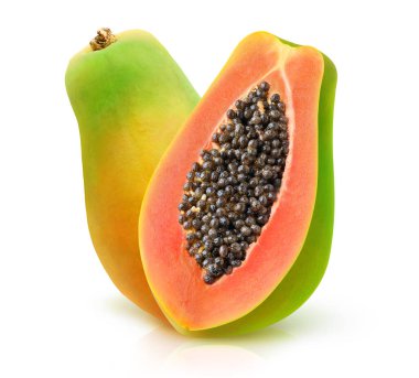 Ayrı bir papaya. Bir tam papaya meyvesi ve tohumları beyaz arka planda dikey olarak izole bir şekilde duruyor.