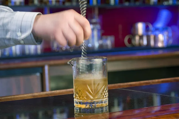 Man Stirring Drink Bar Some Motion Blur Show Movement — Stock Photo, Image