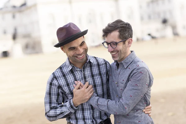 Couple Homosexuel Montrant Affection Pour Autre — Photo