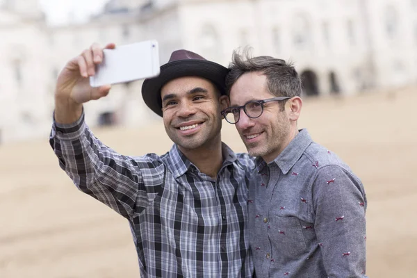 Gay Couple Prendre Selfie — Photo