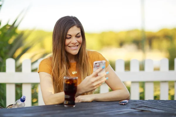 Young Woman Sitting Outdoors Drink Her Phone — Stock Photo, Image