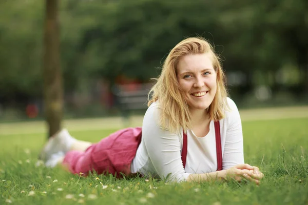 Young Woman Lying Grass Park — Stock Photo, Image