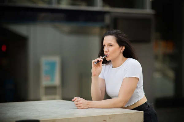 Young Woman Vaping — Stock Photo, Image